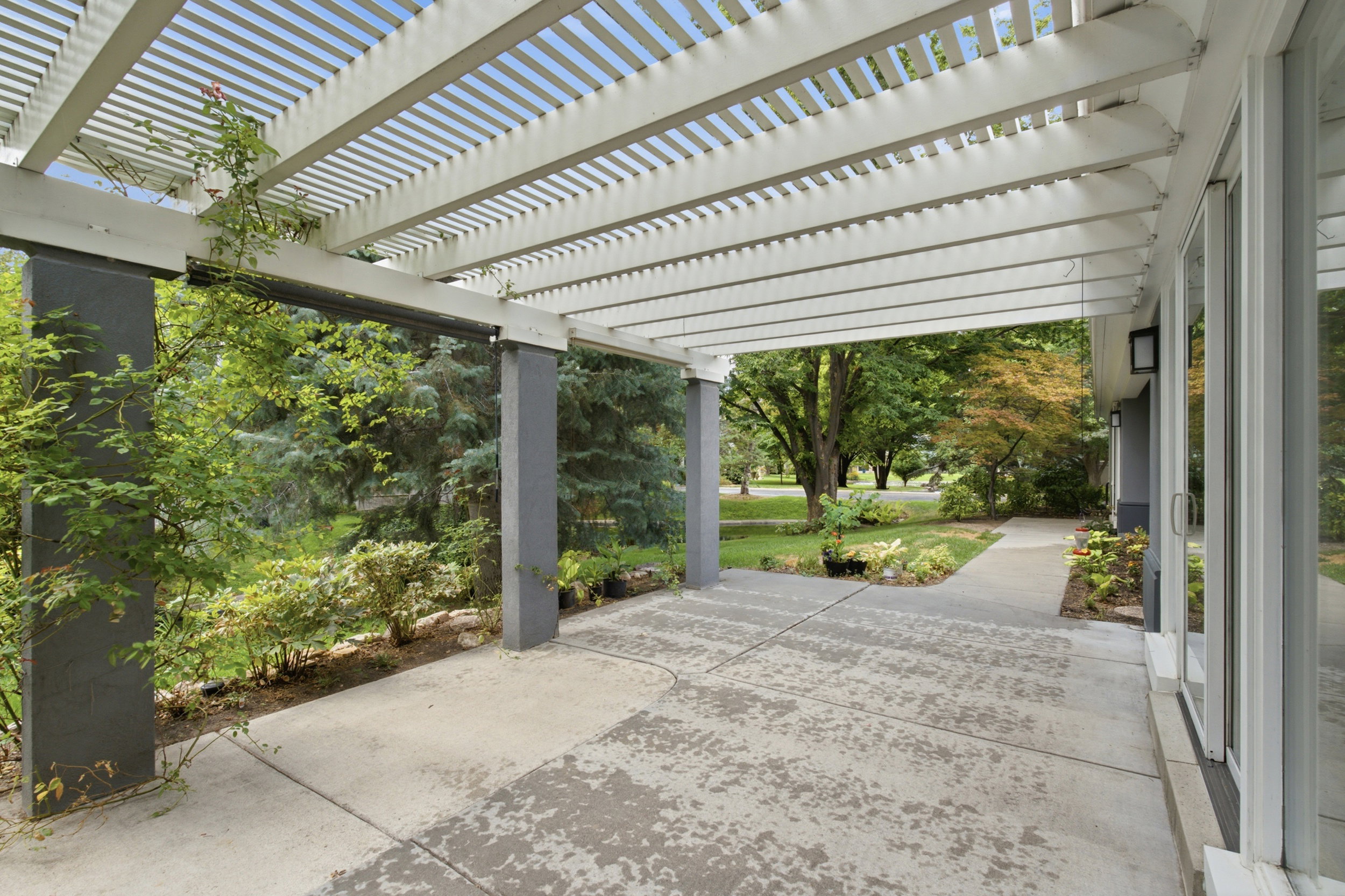 Back patio off family rm